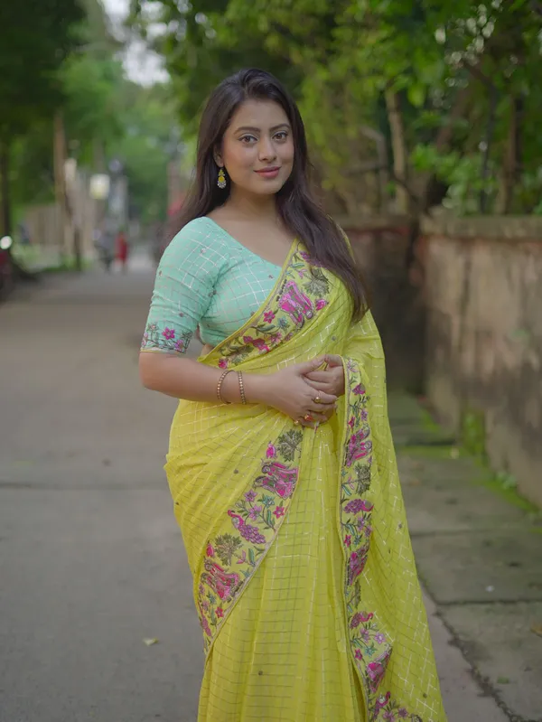 Yellow_&_Green_Georgette_Premium_&_Elegant_Saree_With_Unstitched_Blouse_For_Women