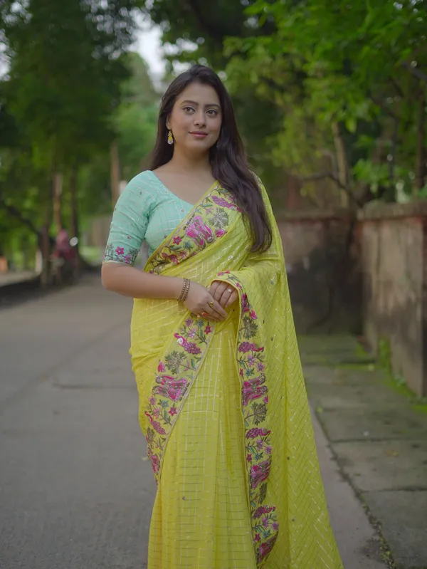 Yellow_&_Green_Georgette_Premium_&_Elegant_Saree_With_Unstitched_Blouse_For_Women