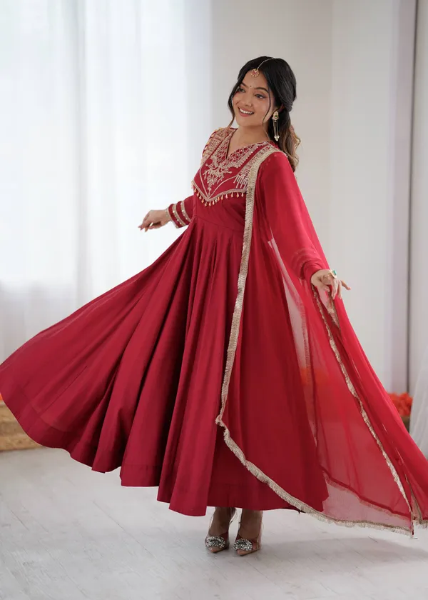 Royal_Roman_Silk_Embroidered_Anarkali_Set_With_Nazmin_Dupatta