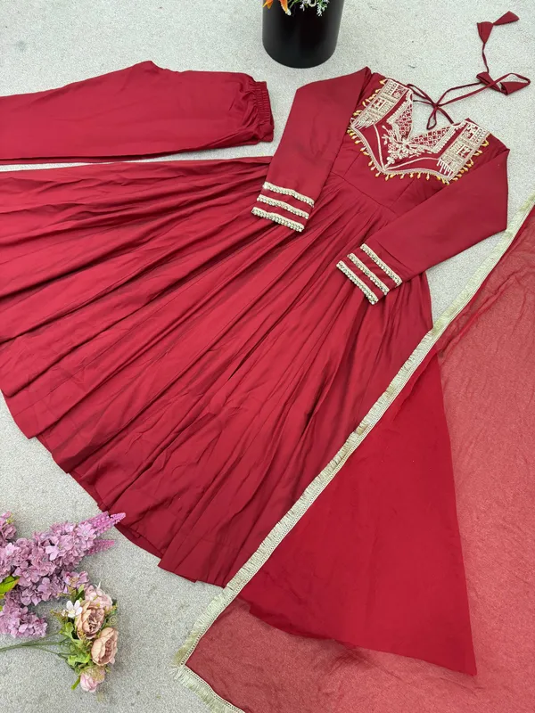 Royal_Roman_Silk_Embroidered_Anarkali_Set_With_Nazmin_Dupatta
