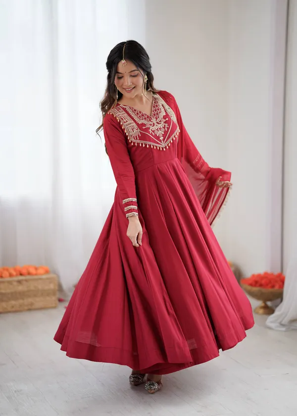 Royal_Roman_Silk_Embroidered_Anarkali_Set_With_Nazmin_Dupatta