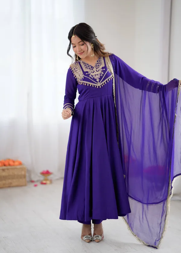 Royal_Roman_Silk_Embroidered_Anarkali_Set_With_Nazmin_Dupatta