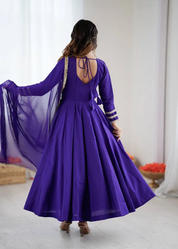 Royal_Roman_Silk_Embroidered_Anarkali_Set_With_Nazmin_Dupatta