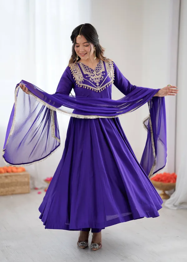Royal_Roman_Silk_Embroidered_Anarkali_Set_With_Nazmin_Dupatta