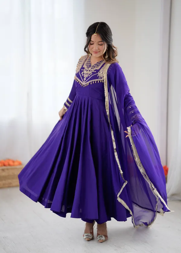 Royal_Roman_Silk_Embroidered_Anarkali_Set_With_Nazmin_Dupatta
