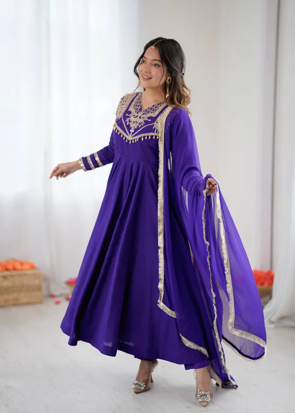 Royal_Roman_Silk_Embroidered_Anarkali_Set_With_Nazmin_Dupatta