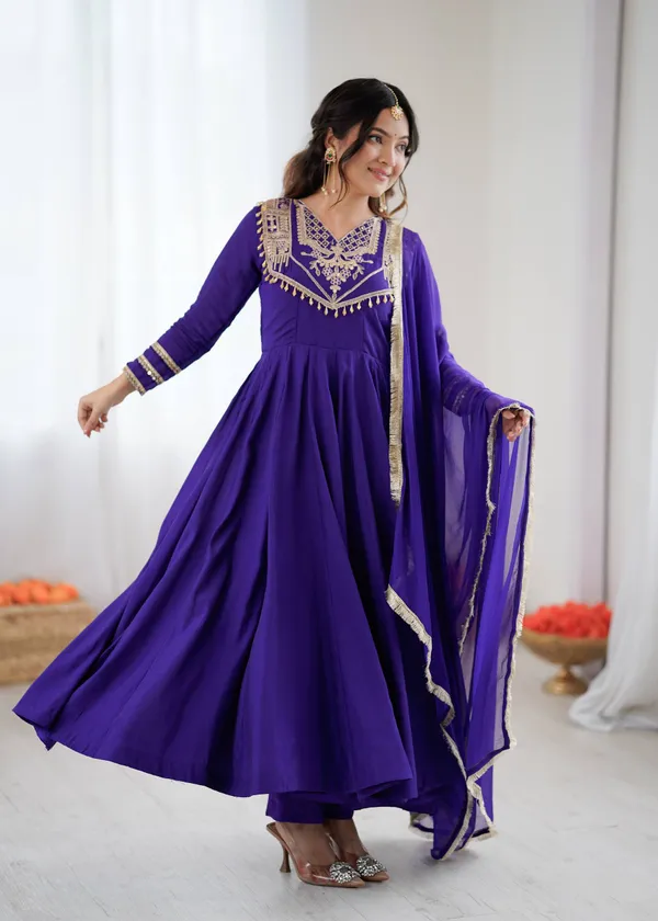 Royal_Roman_Silk_Embroidered_Anarkali_Set_With_Nazmin_Dupatta