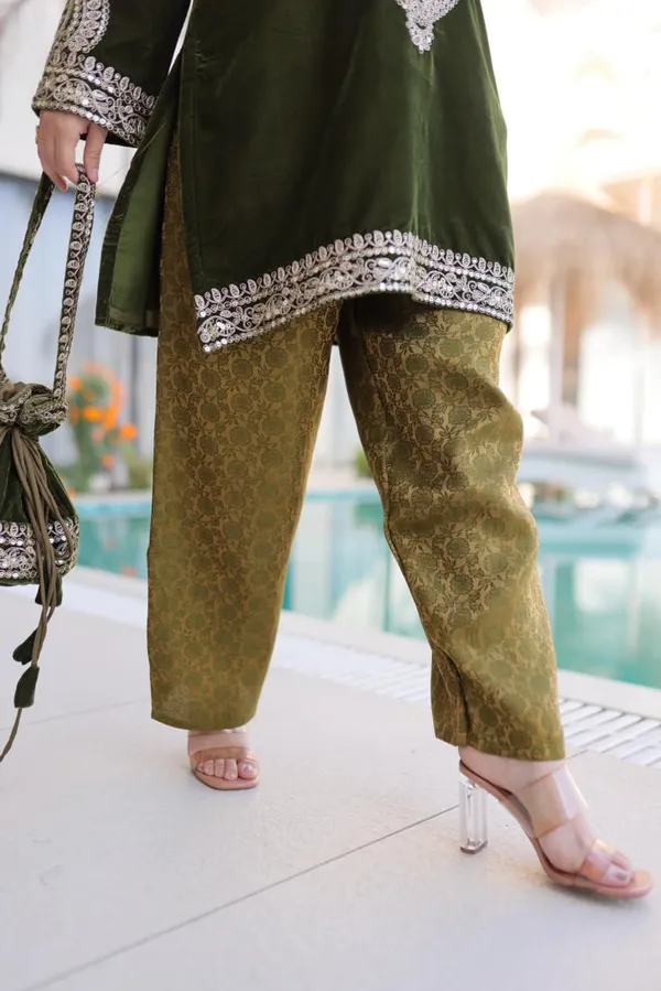Royal_Velvet_Charm_–_Designer_Zari_Embroidered_Top-Pant_Set_with_Matching_Batwa