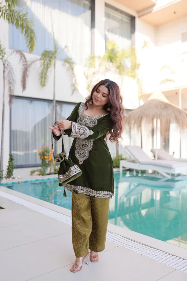Royal_Velvet_Charm_–_Designer_Zari_Embroidered_Top-Pant_Set_with_Matching_Batwa