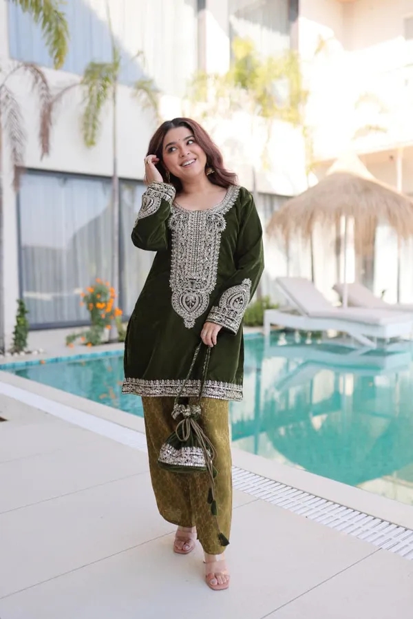 Royal_Velvet_Charm_–_Designer_Zari_Embroidered_Top-Pant_Set_with_Matching_Batwa