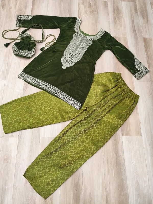 Royal_Velvet_Charm_–_Designer_Zari_Embroidered_Top-Pant_Set_with_Matching_Batwa