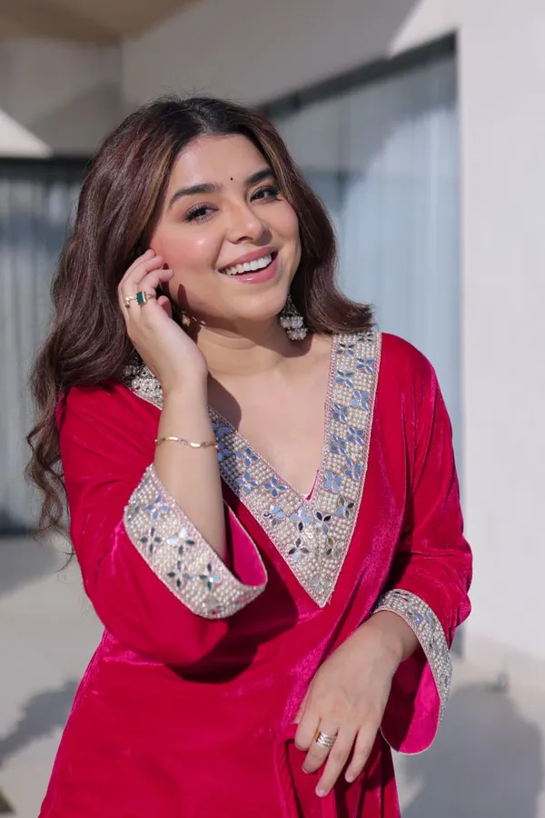 Velvet_Vogue_-_Mirror_Work_Top-Pant_Set_with_Designer_Batwa