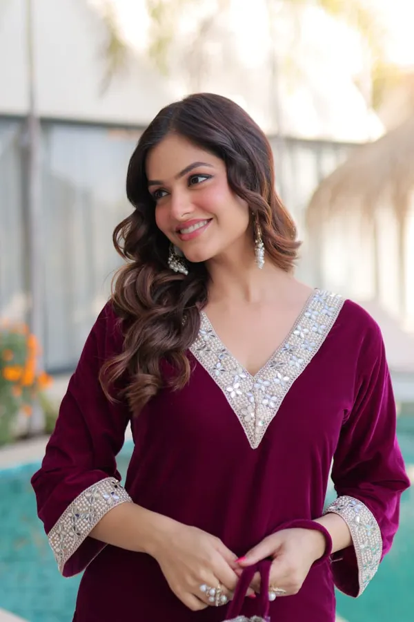 Velvet_Vogue_–_Mirror_Work_Top-Pant_Set_with_Designer_Batwa