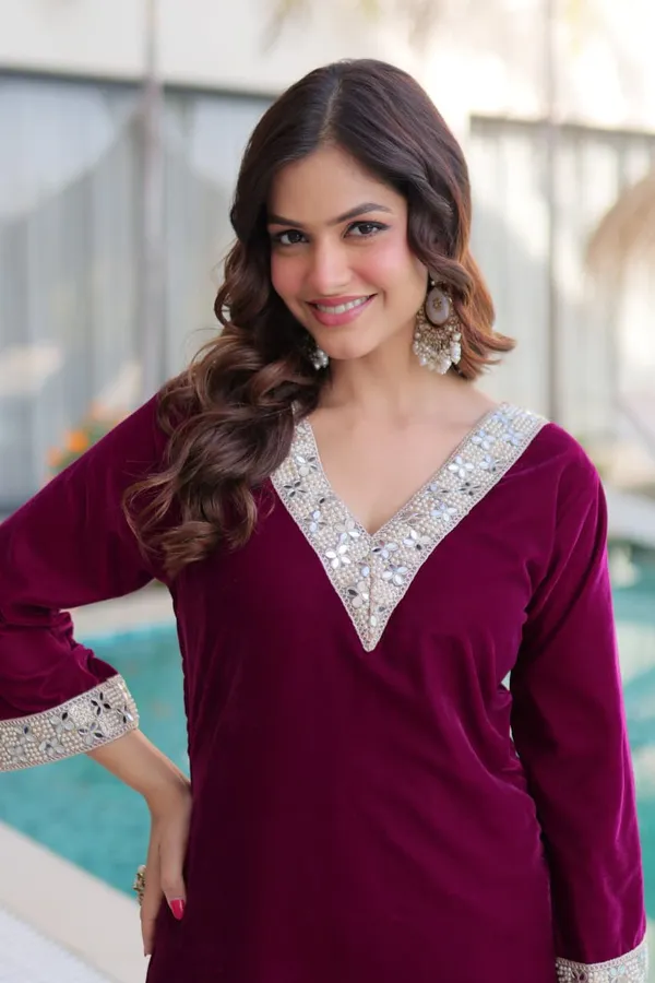 Velvet_Vogue_–_Mirror_Work_Top-Pant_Set_with_Designer_Batwa