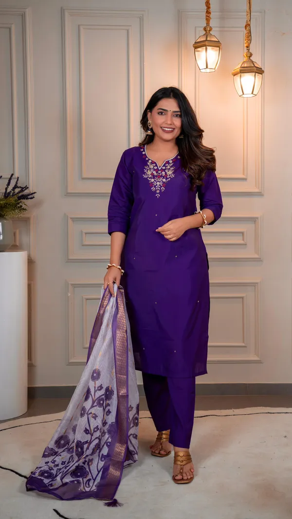 Premium_Roman_Silk_Handwork_Kurti_With_Pant_&_Heavy_Chanderi_Digital_Print_Dupatta