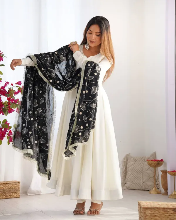 White_&_Black_Pure_Romansilk_Premium_&_Elegant_Anarkali_Kurta_&_Pant_Set_With_Dupatta_For_Women