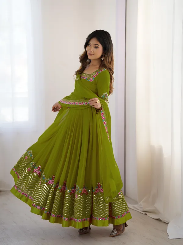 Regal_Multi_Thread_Embroidered_Georgette_Anarkali_Suit_Set