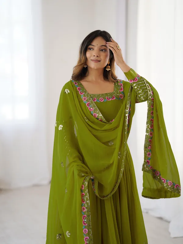 Regal_Multi_Thread_Embroidered_Georgette_Anarkali_Suit_Set