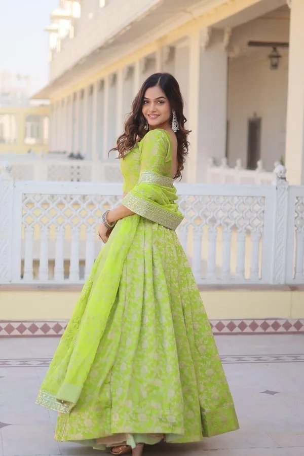 Luxury_Pure_Viscose_Jacquard_Designer_Lehenga_Choli_With_Russian_Silk_Dupatta