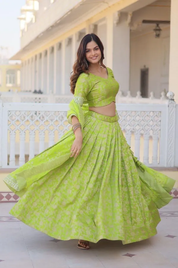 Luxury_Pure_Viscose_Jacquard_Designer_Lehenga_Choli_With_Russian_Silk_Dupatta
