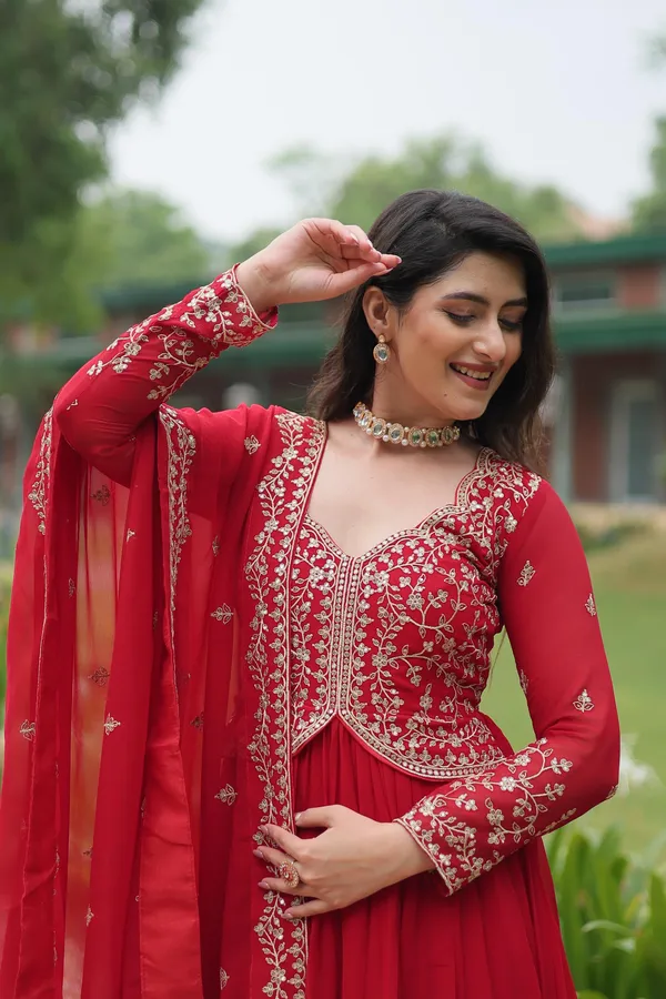 Regal_Sequins_&_Zari_Embroidered_Faux_Blooming_Gown_With_Dupatta