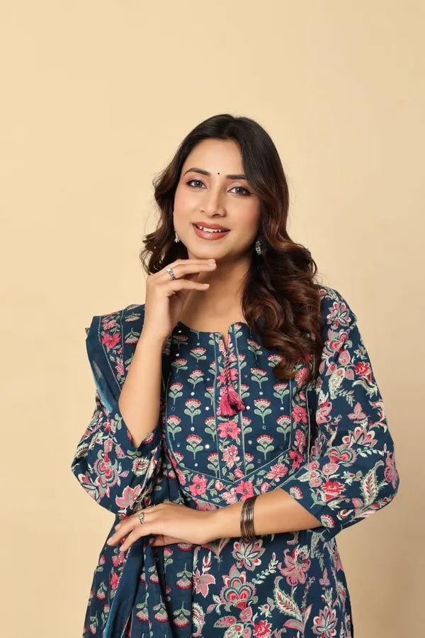 Navy_Floral_Straight_Kurta_Set_With_Matching_Dupatta