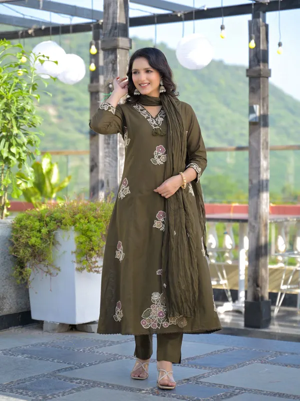 Olive_Green_Floral_Embroidered_Cotton_Kurta_Pant_Dupatta_Set