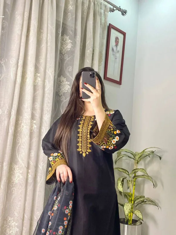 Black_Cotton_Kurta_Set_For_Women