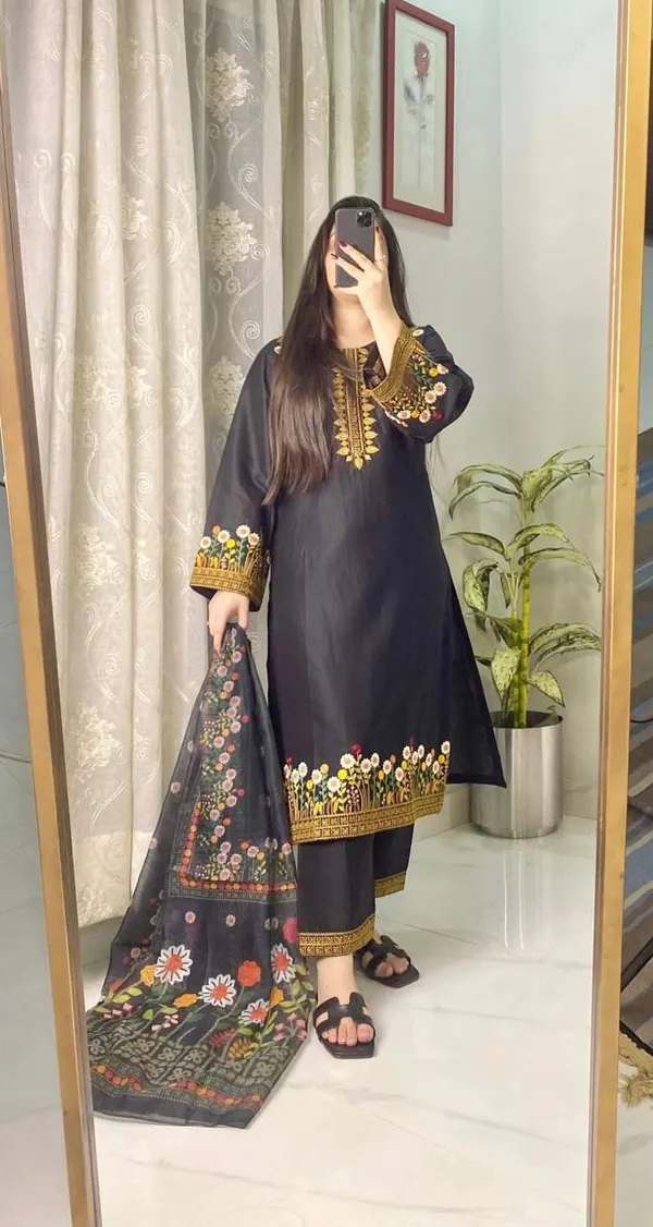 Black_Cotton_Kurta_Set_For_Women
