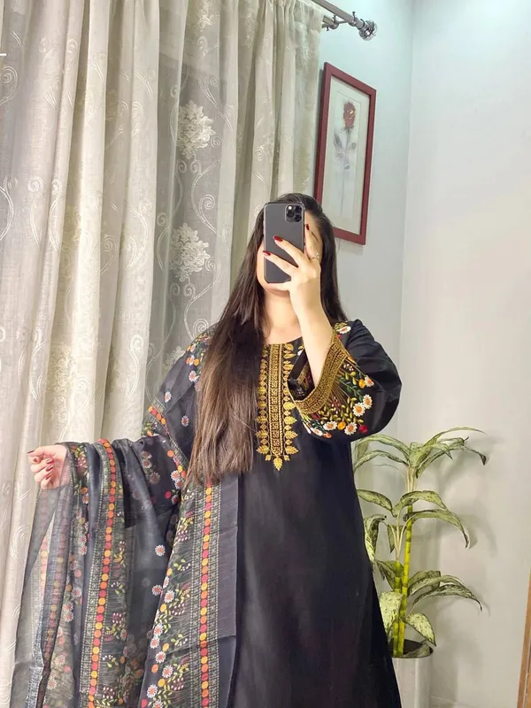 Black_Cotton_Kurta_Set_For_Women