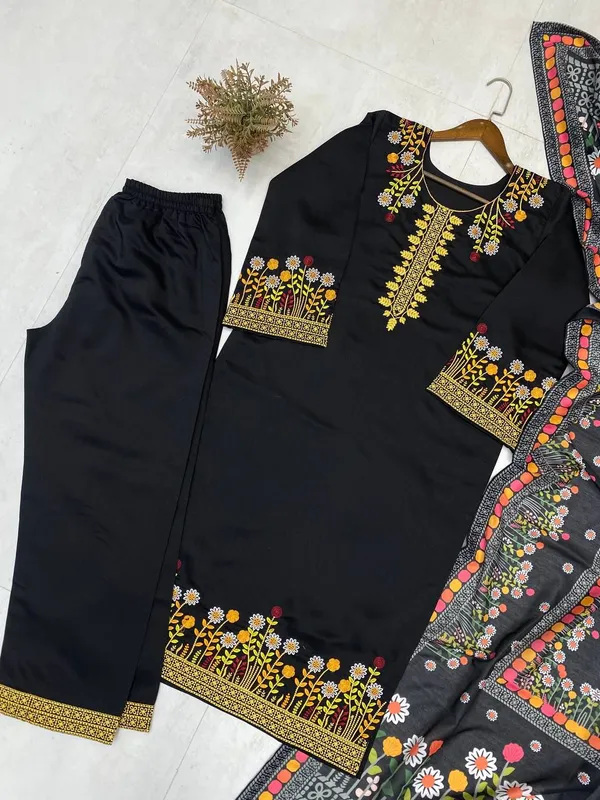 Black_Cotton_Kurta_Set_For_Women