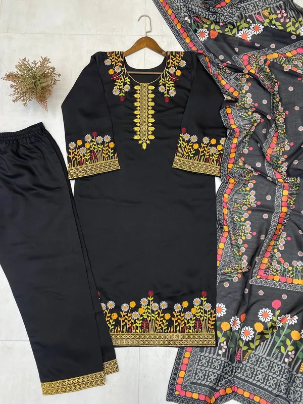 Black_Cotton_Kurta_Set_For_Women