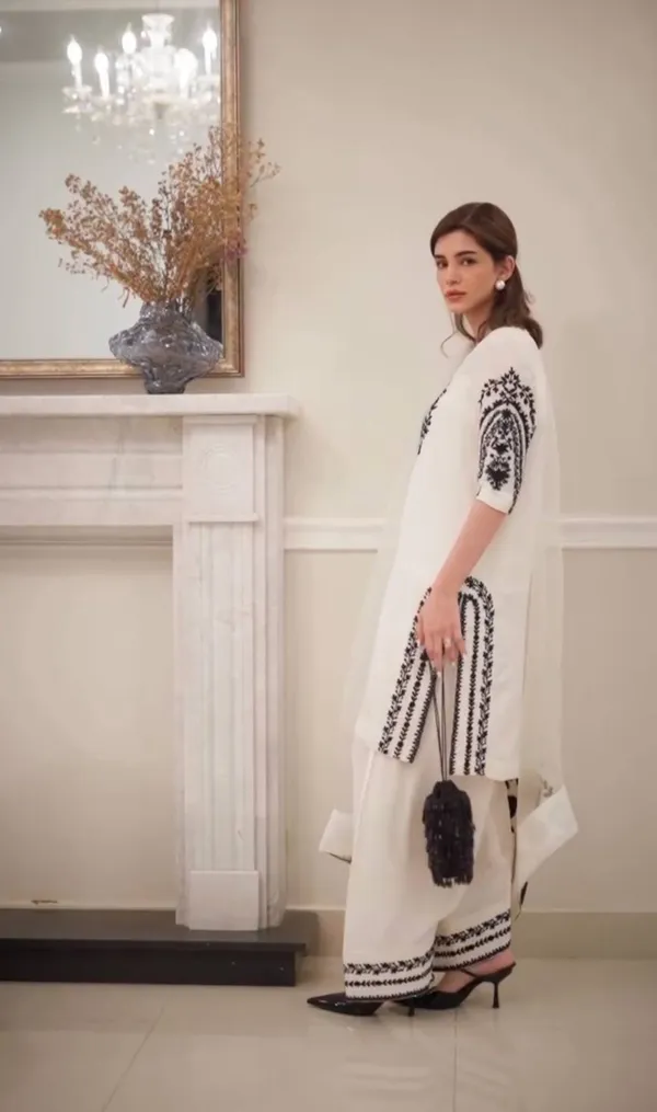 Off_White_Cotton_Kurta_Set_For_Women