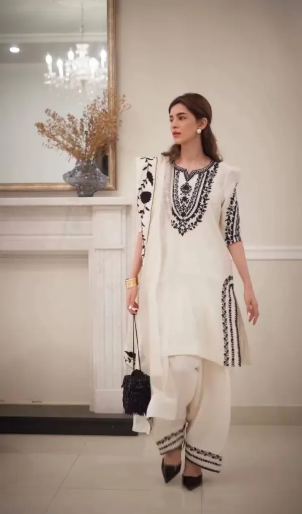 Off_White_Cotton_Kurta_Set_For_Women