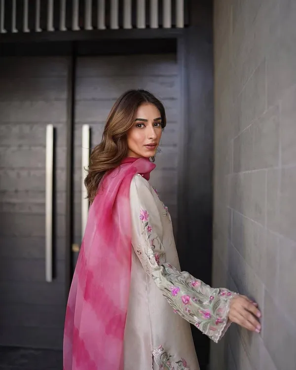 Off_White_Organza_Kurta_Set_For_Women