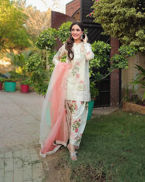 Peach_Faux_Georgette_Kurta_Set_For_Women