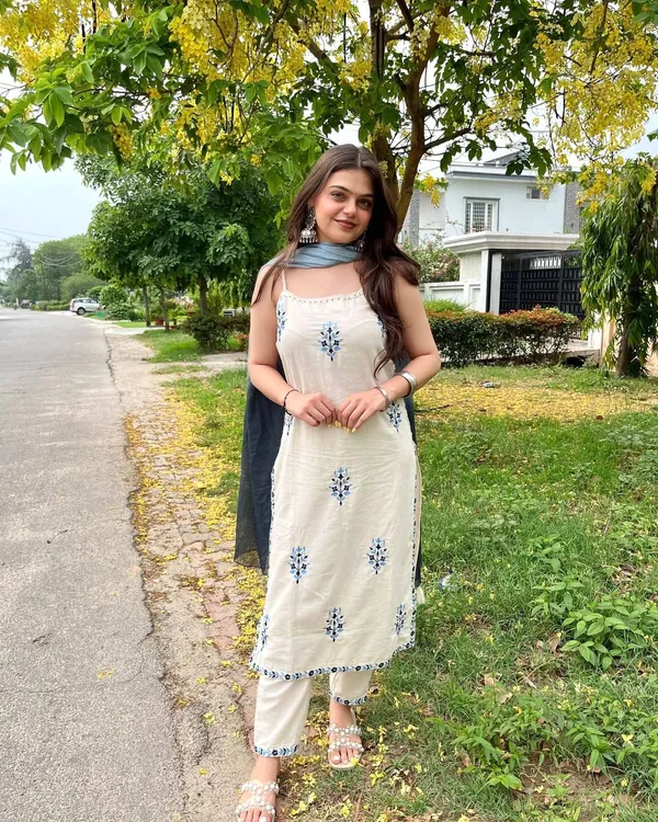 Off_White_Cotton_Kurta_Set_For_Women