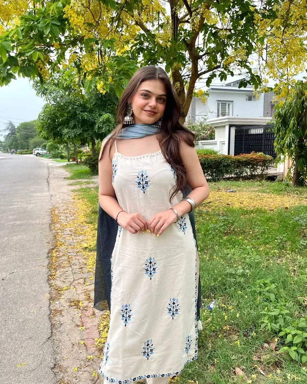 Off_White_Cotton_Kurta_Set_For_Women