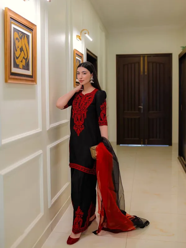 Black_Chinon_Silk_Kurta_Set_For_Women