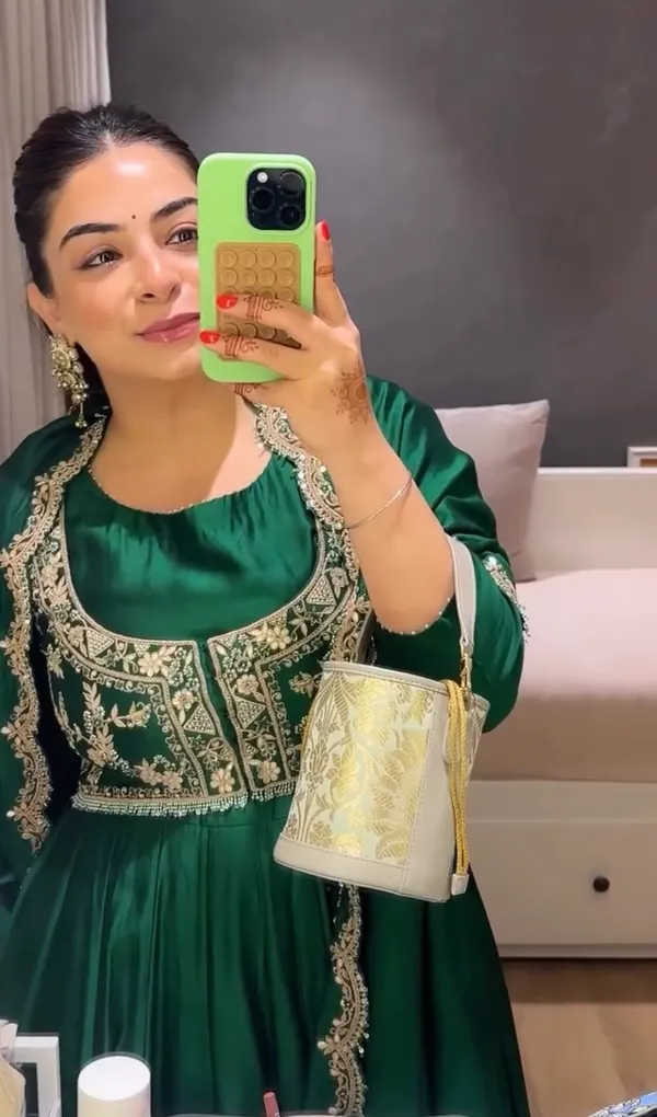 Green_Embroidered_Anarkali_Kurta_With_Dupatta_Set_For_Women