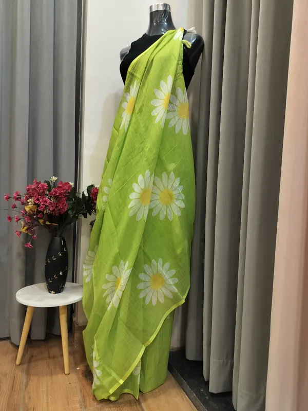 Lime_Green_Sunflower_Print_Mul_Cotton_Saree_For_Women