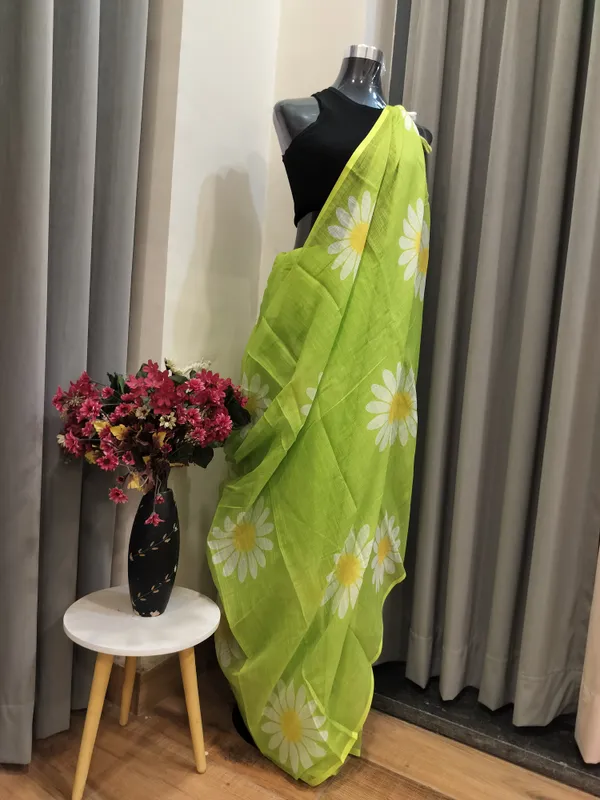 Lime_Green_Sunflower_Print_Mul_Cotton_Saree_For_Women