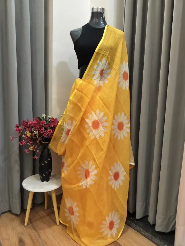 Yellow_Sunflower_Print_Mul_Cotton_Saree_For_Women