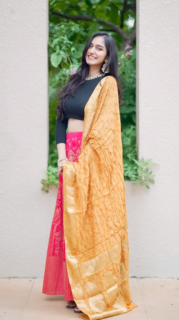 Jacquard_Bandhej_Jaari_Border_Dupatta