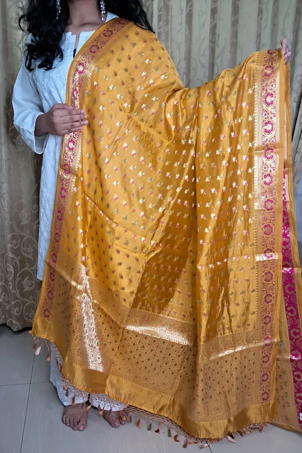 Yellow_Banarasi_Silk_Premium_&_Elegant_Dupatta_For_Women