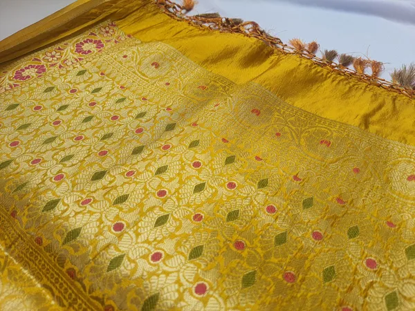 Yellow_Banarasi_Silk_Premium_&_Elegant_Dupatta_For_Women