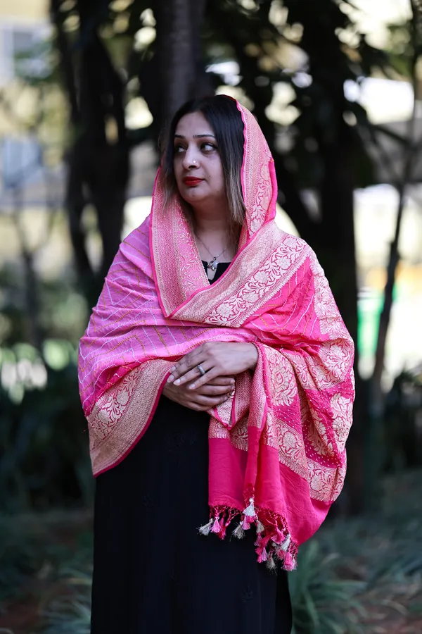 Pink_Crepe_Rice_Bandhani_Handloom_Banarasi_Dupatta