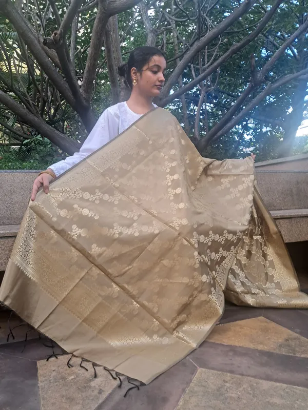 Golden_Banarsi_Premium_&_Elegant_Dupatta_For_Women