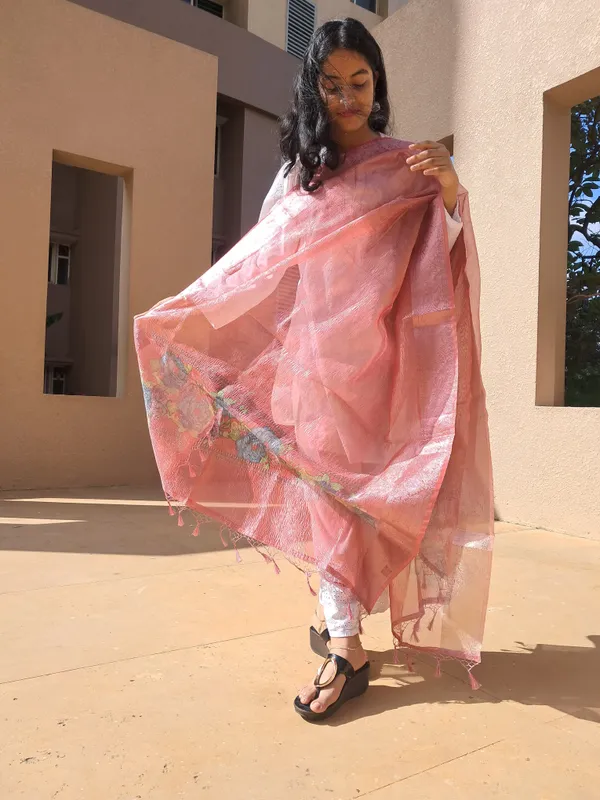 Pink_Tissue_Crush_Elegant_Dupatta_For_Women