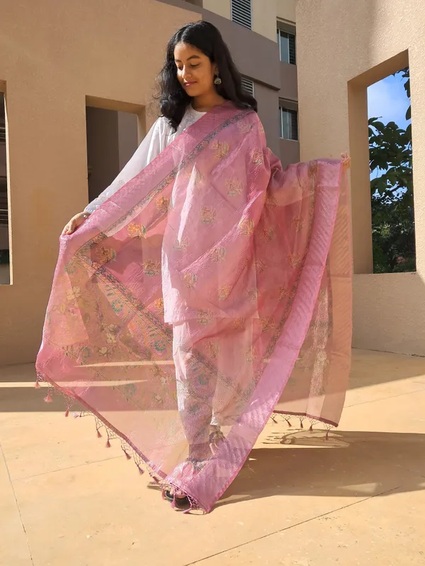 Pink_Tissue_Crush_Elegant_Dupatta_For_Women
